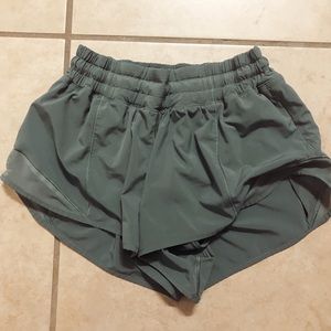 Lululemon Hotty Hot shorts (version 2.5)